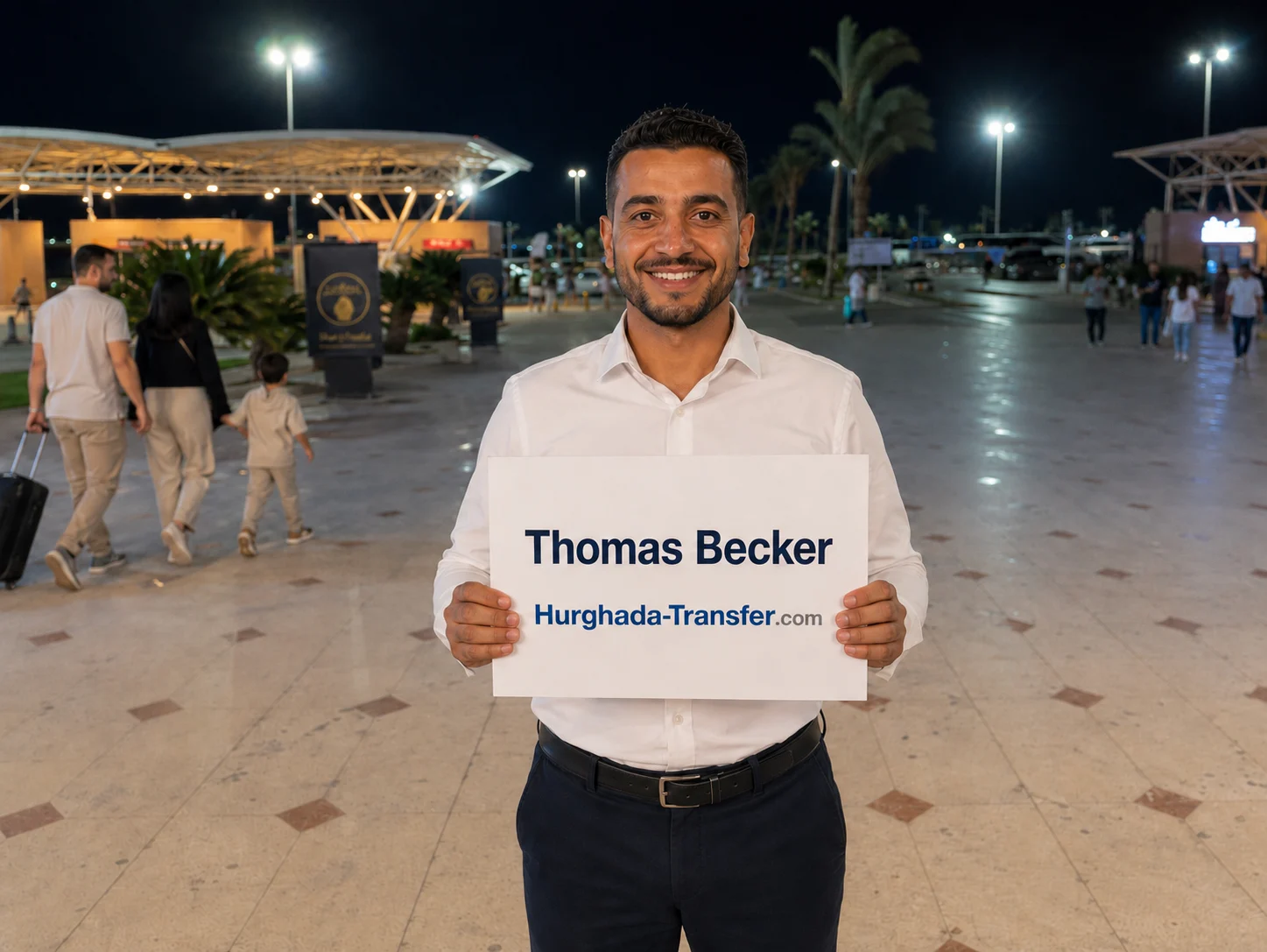 Fahrer am Flughafen Hurghada mit Namensschild